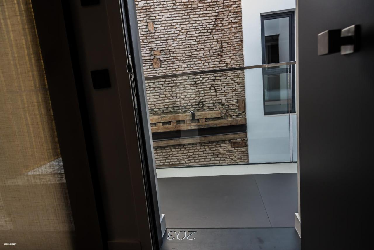 Welldone Quality - Crystal Pool Hotel Seville Exterior photo