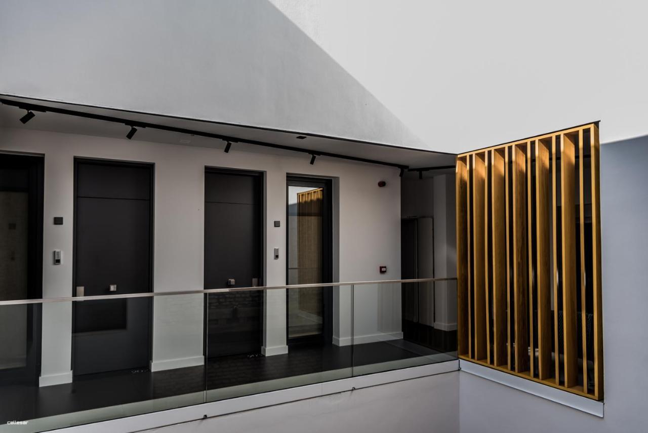 Welldone Quality - Crystal Pool Hotel Seville Exterior photo